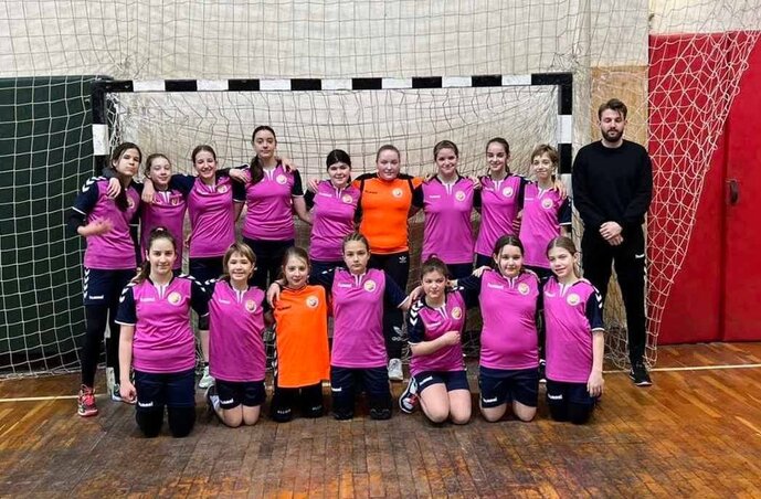 Az U12-es lány-kézilabdacsapat Az U12-es lány-kézilabdacsapat