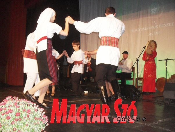 Zenével és tánccal ünnepelt a Népkör MMK (Fotó: Lukács Melinda)