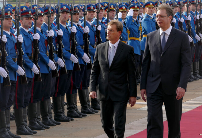 A szlovén kormányfőnek Belgrádban díszes fogadtatásban volt része (Beta)