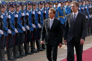A szlovén kormányfőnek Belgrádban díszes fogadtatásban volt része (Beta)