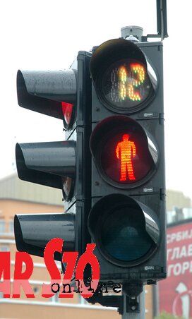 Az új szemaforokat már visszaszámláló kijelzővel szerelik (Ótos András felvétele)