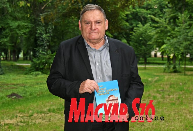 Szabó József a legújabb könyvével (Fotó: Gergely Árpád) Szabó József a legújabb könyvével (Fotó: Gergely Árpád)