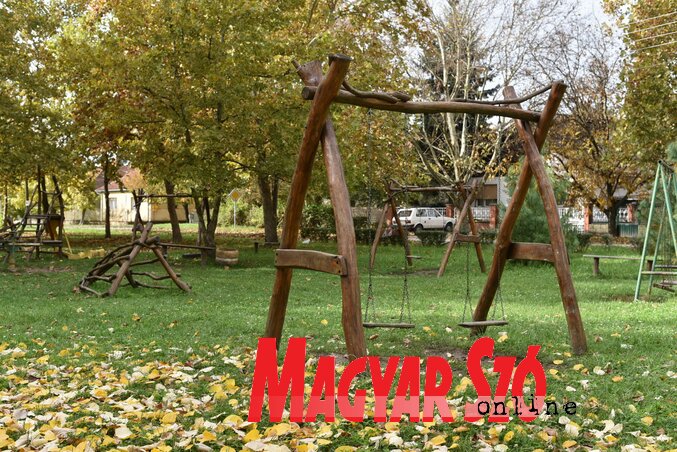 A játszótereket kéthetente ellenőrzik (Fotó: Molnár Edvárd) A játszótereket kéthetente ellenőrzik (Fotó: Molnár Edvárd)