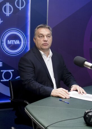 Orbán Viktor miniszterelnök a Kossuth rádió stúdiójában (Fotó: MTI–Koszticsák Szilárd)