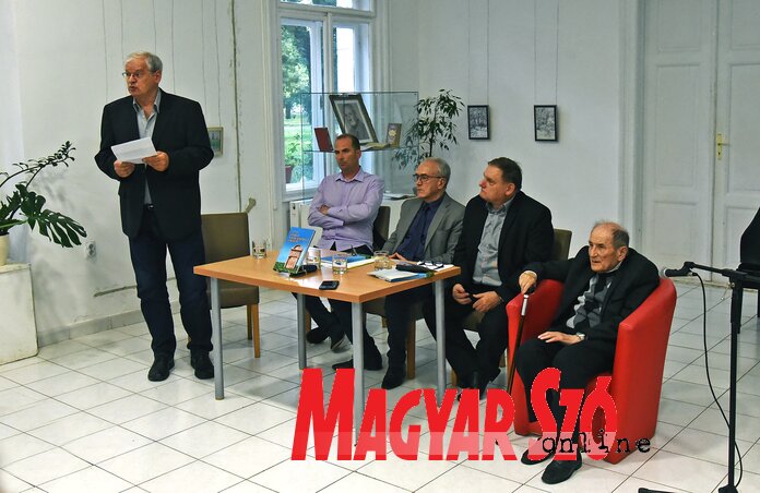 Dr. Kovács Teodor (jobbról) is részt vett a könyvbemutatón (Fotó: Gergely Árpád) Dr. Kovács Teodor (jobbról) is részt vett a könyvbemutatón (Fotó: Gergely Árpád)