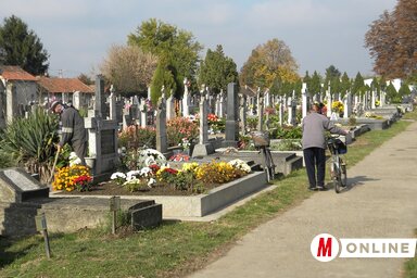 Ünnep előtt a topolyai Keleti temetőben