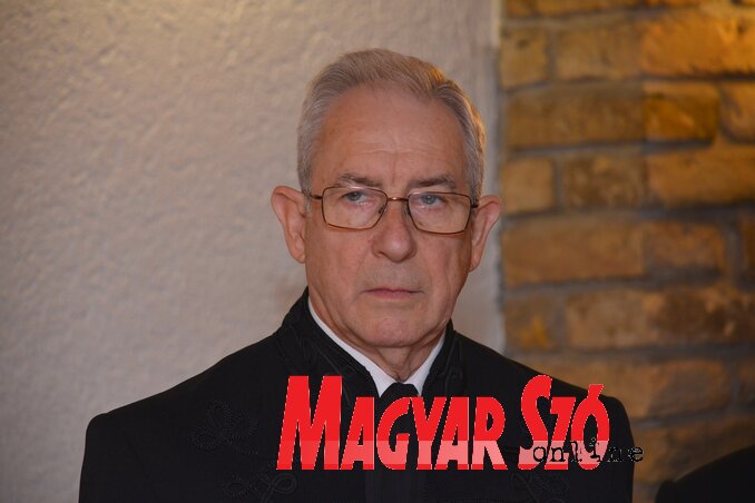 Dr. Bogner István azt mondja, hogy elő kell készíteniük egy újabb táblát, hiszen száznál is több név került elő, amelyeknek már nincs elég hely az emlékfalon (Fotó: Molnár Edvárd) Dr. Bogner István azt mondja, hogy elő kell készíteniük egy újabb táblát, hiszen száznál is több név került elő, amelyeknek már nincs elég hely az emlékfalon (Fotó: Molnár Edvárd)