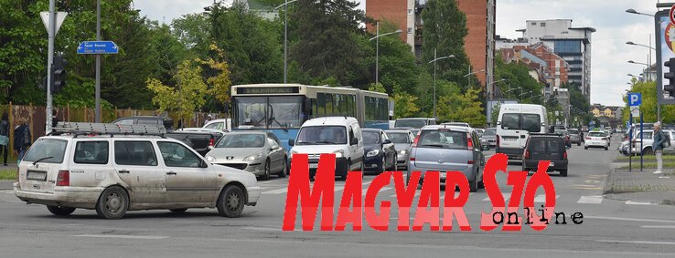 (Ótos András illusztrációja) (Ótos András illusztrációja)