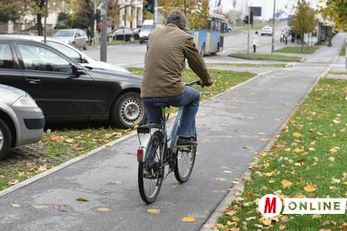 Nagyon fontos, hogy kerékpárunkon legyen első lámpa, hátul pedig a lámpán kívül fényvisszaverőre (macskaszemre) is szükség van (Ótos András felvétele)