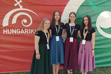 Az adai Tisza menti lányok csapata Balatongyörökön