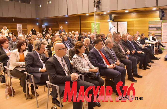 A magyar–szerb kamarai és üzletember-találkozó résztvevői (Gergely József felvétele)