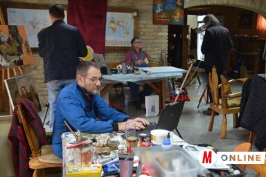 A művészek munka közben (Lakatos János felvétele)