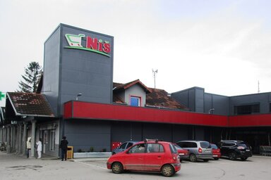 A bevásárlóközpont bejárata (Fotó: Fekete J. József)