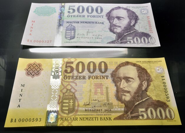 A régi és az új 5000 forintos (Fotó: MTI)