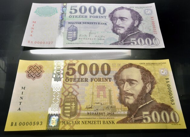 A régi és az új 5000 forintos (Fotó: MTI) A régi és az új 5000 forintos (Fotó: MTI)