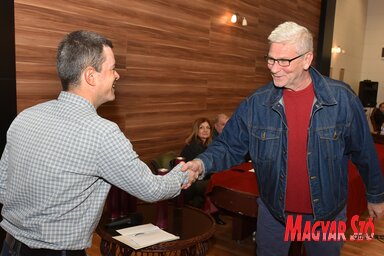 Mezei Kinga nevében az elismerést Venczel Valentin, az Újvidéki Színház igazgatója vette át