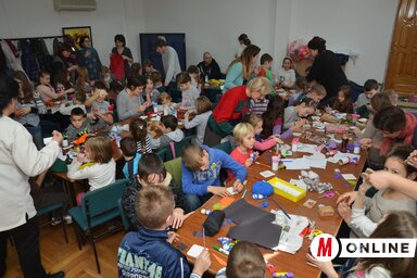A Kultúrotthon kisterme szűkösnek bizonyult a kézműves foglalkozáshoz (Lakatos János felvétele)
