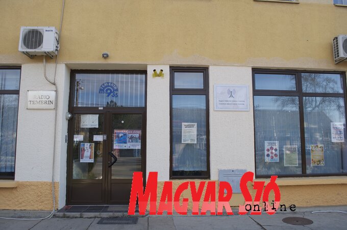 A Temerini Rádió 43 éve működik, két nyelven sugároz műsort, de nagy kérdés: meddig. A Temerini Rádió 43 éve működik, két nyelven sugároz műsort, de nagy kérdés: meddig.