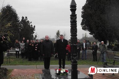 Pásztor István és Kern Imre Csubela Ferenc sírjánál
