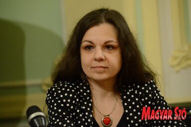 Arany Zsuzsanna a Szabadkai Városi Könyvtárban (Fotó: Molnár Edvárd)