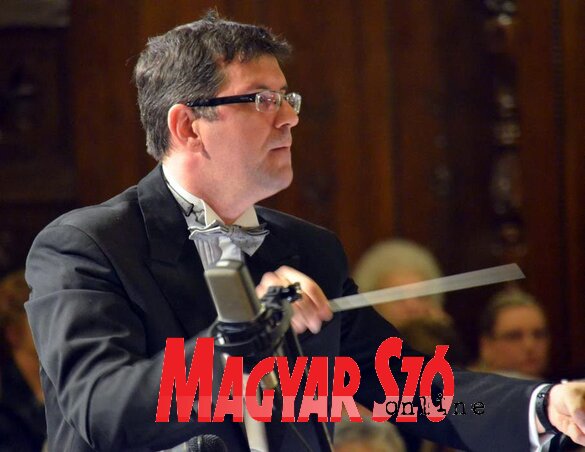 Paskó atya 2005-től a szabadkai székesegyház Regens Chorija és az egyházmegye zenei igazgatója (Fotó: Molnár Edvárd) Paskó atya 2005-től a szabadkai székesegyház Regens Chorija és az egyházmegye zenei igazgatója (Fotó: Molnár Edvárd)