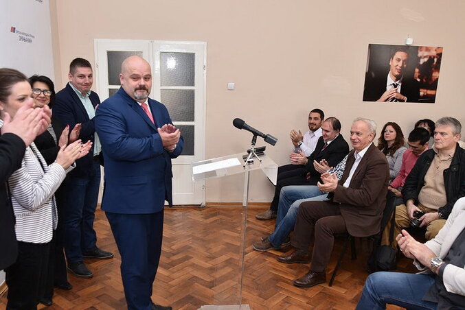 Čedomir Janjić polgármester az SZHP székhelyén (Fotó: Kecskés István)