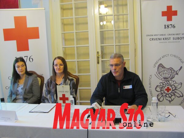 Dr. Verica Dronjak, dr. Nada Kosić Bibić és Zoran Milovanović a sajtótájékoztatón (Fotó: Paszterkó Erika)