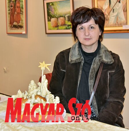 Josipa Dević az idén három ünnepi aklácsot készített