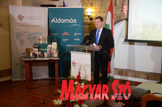 A Szabadkai Magyar Főkonzulátus 2011 óta a világ minden magyar külképviselete viszonylatában a honosítási kérelmek számát tekintve az élvonalban áll (Molnár Edvárd felvétele) A Szabadkai Magyar Főkonzulátus 2011 óta a világ minden magyar külképviselete viszonylatában a honosítási kérelmek számát tekintve az élvonalban áll (Molnár Edvárd felvétele)