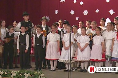 A Vadvirág HK műsora Adán (Csincsik Zsolt felvétele)