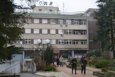 A megszigorított intézkedések a betegség terjedésének megfékezését, illetve a kórházakban lábadozó betegek védelmét szolgálják (Ótos András felvétele/Archív)