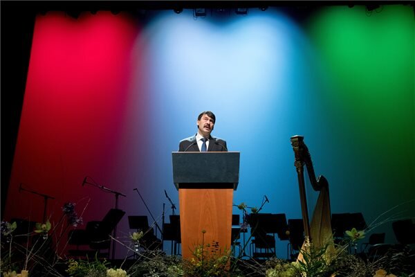 Áder János köztársasági elnök beszédet mond a Budapestre akkreditált nagyköveteknek adott újévi fogadáson a Művészetek Palotájában (Fotó: MTI)