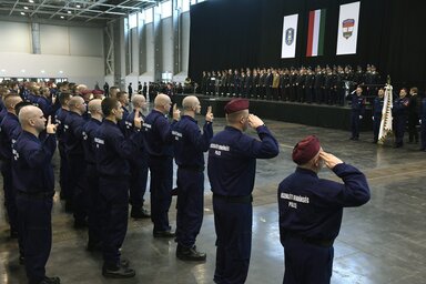 A szerb határszakaszon kezdik meg a szolgálatot az esküt tett határvadászok (Fotó: MTI)