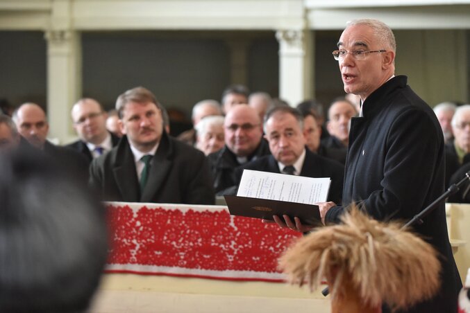 Balog Zoltán a tordai unitárius templomban (Fotó: MTI)