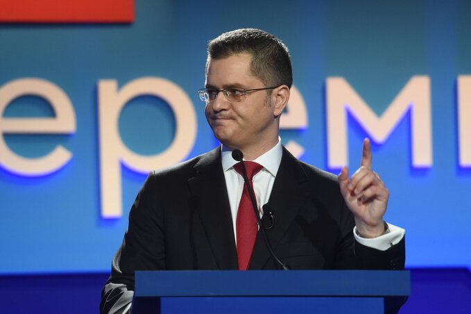 Egyesek amondók, ha ő lenne az államfő, Szerbiában véget érne az önkényuralom. Vuk Jeremić egy vasárnapi, belgrádi tanácskozáson (Beta) Egyesek amondók, ha ő lenne az államfő, Szerbiában véget érne az önkényuralom. Vuk Jeremić egy vasárnapi, belgrádi tanácskozáson (Beta)