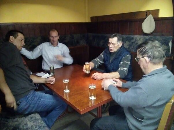 Balról jobbra: Gulyás Zoltán, aki két aranyérmet szerzett, Kovács Gábor, a helyi közösség tanácsának elnöke, Gulyás Vince, aki egy arannyal és egy ezüsttel végzett, valamint Engi Péter Balról jobbra: Gulyás Zoltán, aki két aranyérmet szerzett, Kovács Gábor, a helyi közösség tanácsának elnöke, Gulyás Vince, aki egy arannyal és egy ezüsttel végzett, valamint Engi Péter