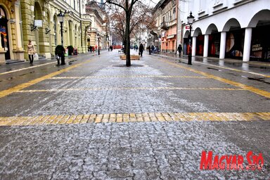 A központosított bázis előnye, hogy az egyén az egész ország területén hozzáférhet az őt érintő születési, házassági vagy halotti anyakönyvi kivonathoz