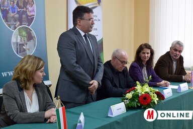 Jakabné dr. Szalai Krisztina, Magyar Ferenc, mgr. Hajnal Jenő, dr. Torda Márta és Nagy Miklós a megnyitóünnepségen (Máriás Endre felvétele)