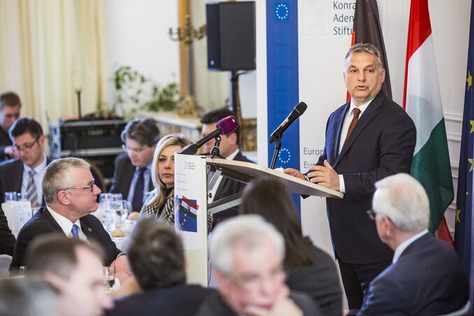 Orbán Viktor beszédet mond az Antall József Tudásközpont és a Konrad Adenauer Alapítvány rendezvényén (Fotó: MTI)