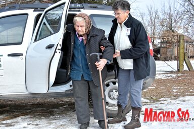 Mešter Gizela bi bez pomoći teško stigla do lekara (Foto: Gergelj Arpad)