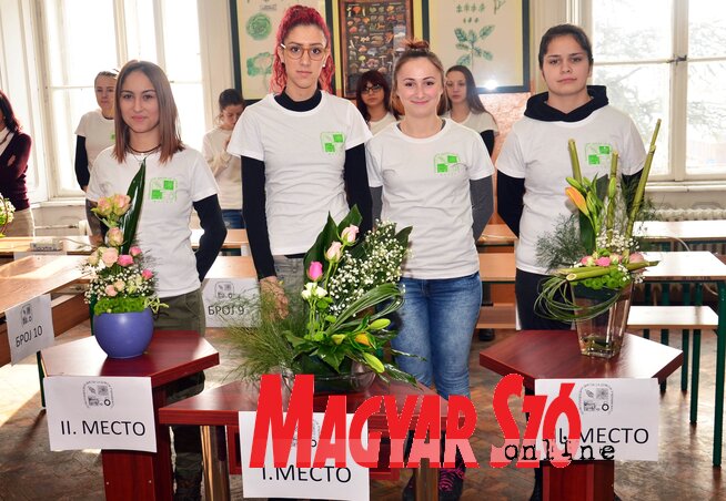 virágkompozíciók készítésében a legjobbak (balról jobbra): Ivana Kerac, Milica Jelačić, Andrea Marta Milojković és Jelena Grubinić
