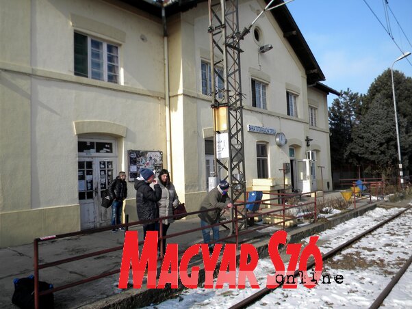 A topolyai vasútállomás (Benedek Miklós felvétele) A topolyai vasútállomás (Benedek Miklós felvétele)