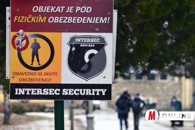 Az újvidéki rendőrség jelentése szerint javult a közbiztonság a városban, a közbiztonsági tanács szerint viszont több iskolai rendőrre lenne szükség. Számos tanintézmény biztonságára őrző-védő szolgálatok alkalmazottjai vigyáznak  (Dávid Csilla felvétele)