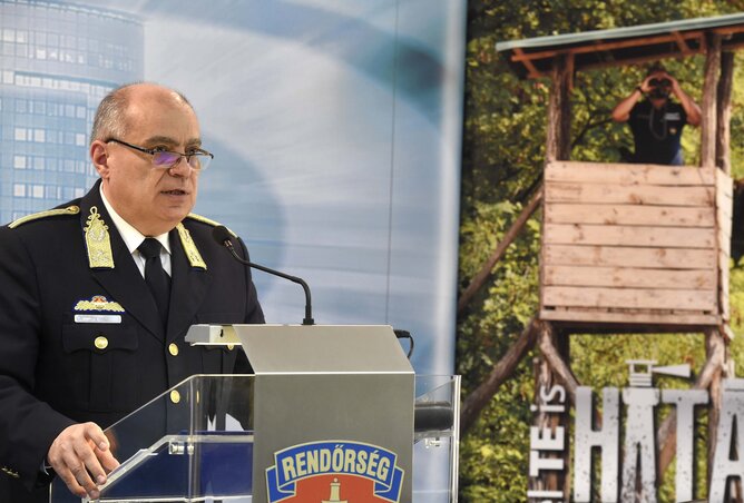 Az országos rendőrfőkapitány sajtótájékoztatója (Fotó: MTI)