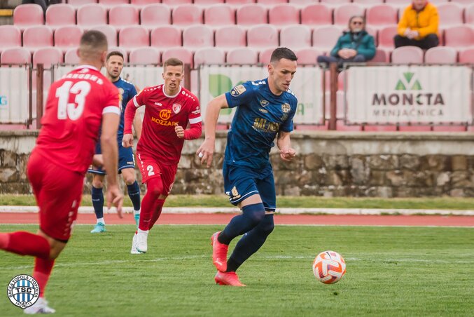 Jovanović (a labdával) előbb gólpasszt adott, kicsivel később pedig már a saját találatát ünnepelhette Jovanović (a labdával) előbb gólpasszt adott, kicsivel később pedig már a saját találatát ünnepelhette