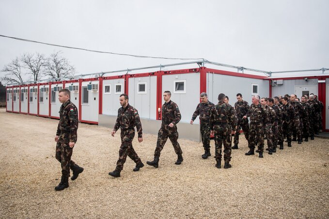 Katonák az új kelebiai határvédelmi bázison (Fotó: MTI)