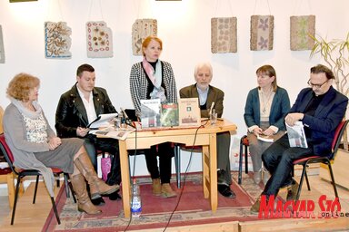 Kabók Erika, Máriás Endre, Varjú Márta, Fodor István, Nagy Magdolna és Léphaft Pál a könyvbemutatón (Gergely Árpád felvétele)