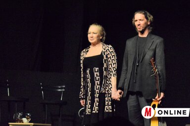 Udvaros Dorottya és Petz Bálint a Zentai Magyar Kamaraszínház színpadán (Kép: Máriás Endre)