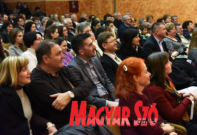 Lapunk tavalyi tordai élőújságja Lapunk tavalyi tordai élőújságja