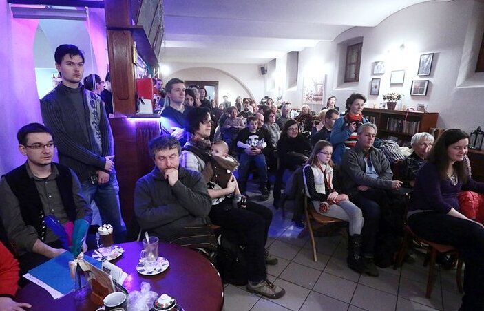 Aprók és nagyok a Millenniumi Kávéházban Aprók és nagyok a Millenniumi Kávéházban